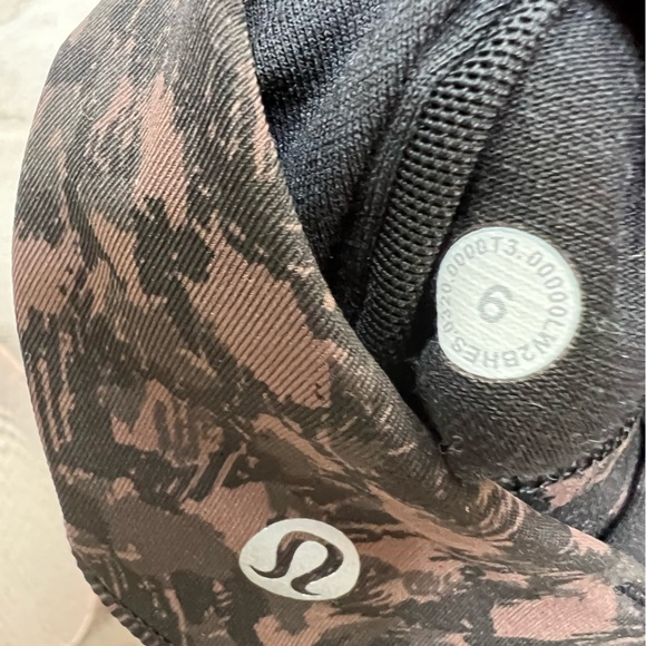 Lululemon Energy Bra in Wild Earth Camo Brown, size 6 - Picture 3 of 4